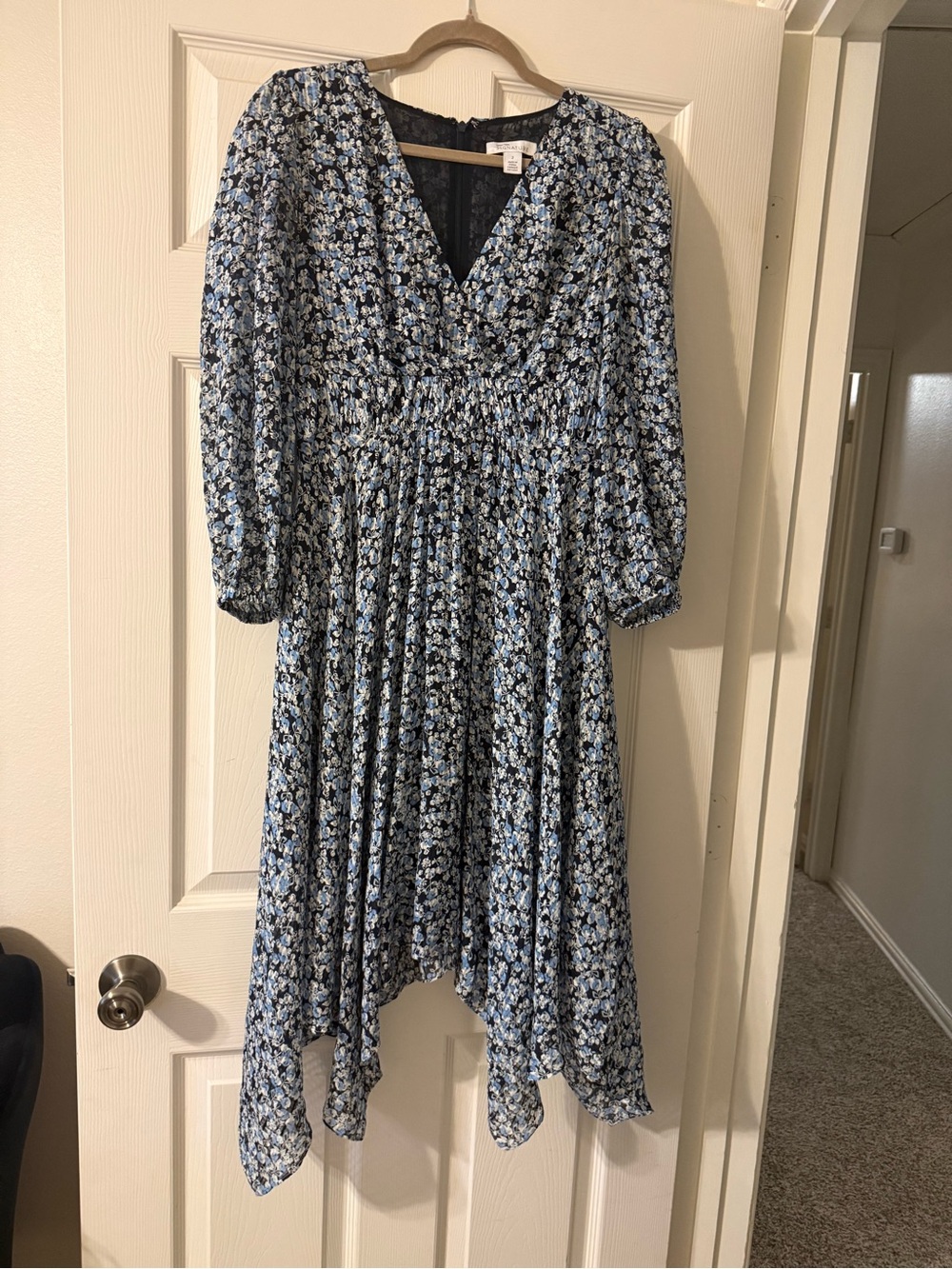 Nordstrom Blue and White Floral V-Neck Midi Dress